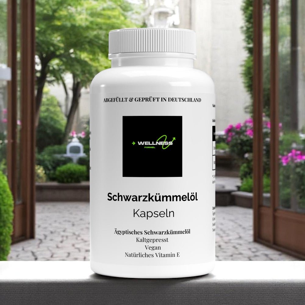 Alt-Text:
**„Weiße Dose Schwarzkümmelöl Kapseln von Wellness Formel, ägyptisches Schwarzkümmelöl, vegan und kaltgepresst, vor einer beeindruckenden Berglandschaft.“**
Möchtest du noch eine zweite Variante speziell für SEO? 🌟