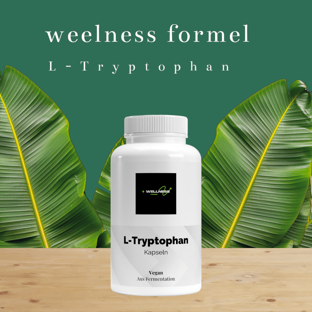 Alt-Text: "Weiße Flasche mit veganen L-Tryptophan Kapseln der Marke Wellness Formel vor einem herbstlichen Hintergrund mit bunten Blättern und Beeren. Ideal zur Unterstützung von Wohlbefinden und Entspannung."